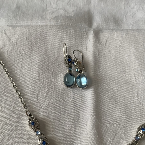 Vintage Avon necklace and earring set - Picture 3 of 3